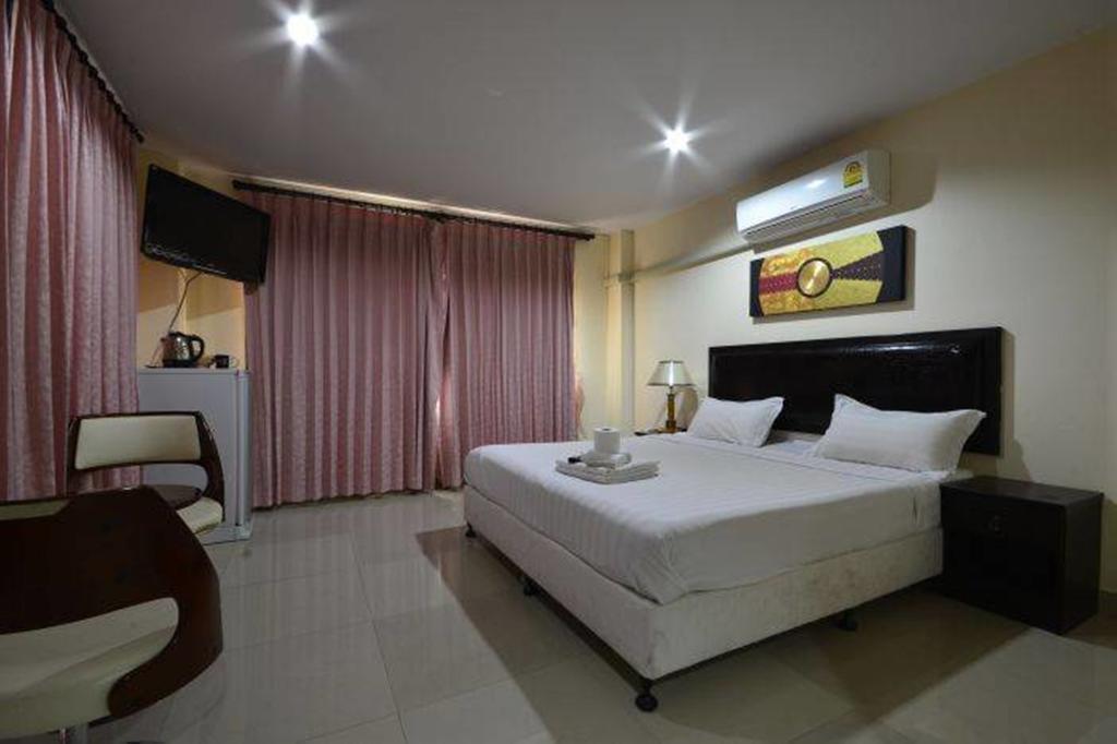 Royal Q & D Suites Pattaya Exterior foto