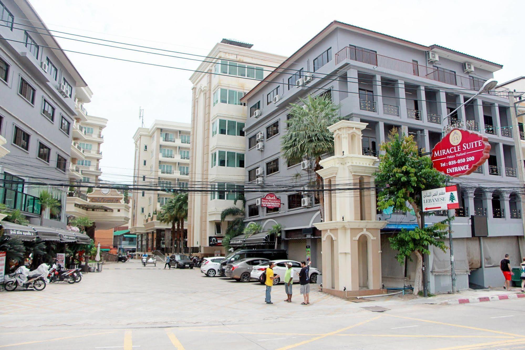 Royal Q & D Suites Pattaya Exterior foto